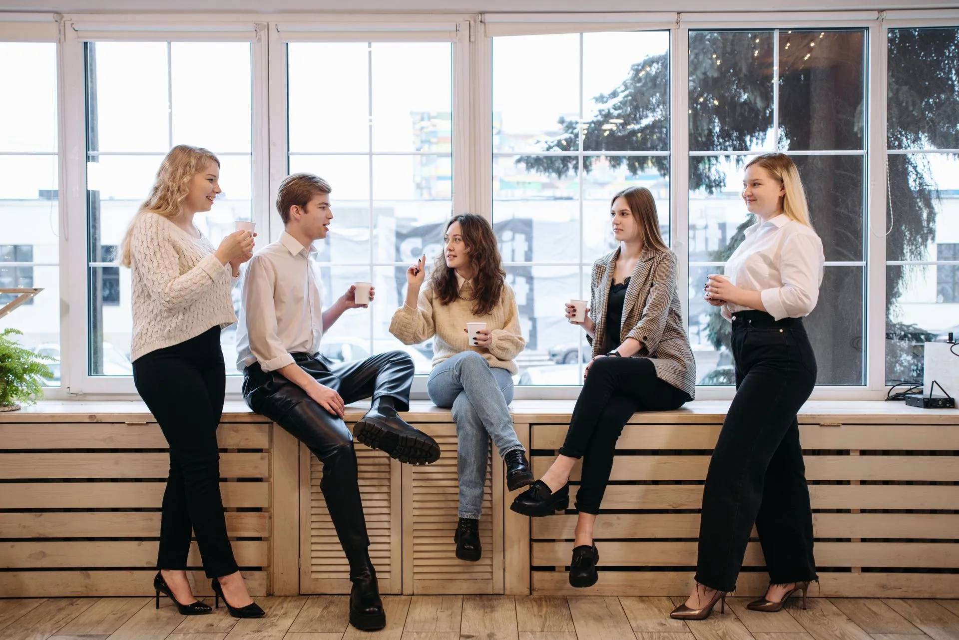 Equipo de una empresa disfrutando café Café Kafa en Lima